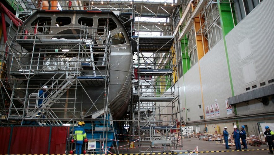 Un sous-marin Barracuda en construction le 22 octobre 2014 dans l'usine de DCNS à  Cherbourg-Octeville