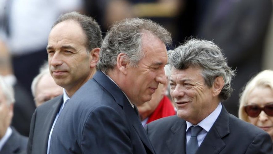 De gauche à droite, Jean-François Copé (UMP), François Bayrou (MoDem) et Jean-Louis Borloo (UDI) réunis à Paris pour les obsèques de Pierre Mauroy, le 11 juin 2013