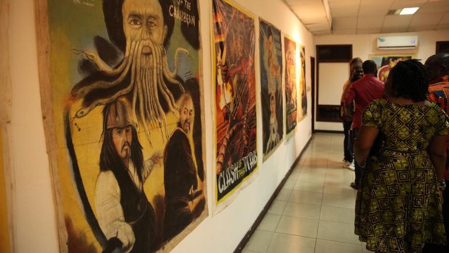 L'exposition d'affiches de films, réalisées à la main par des artistes ghanéens, en mars 2014 à Accra