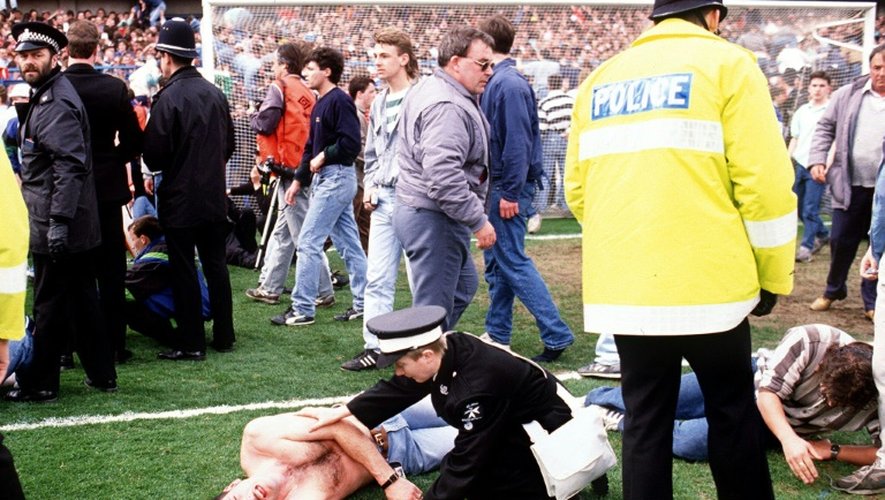 Des supporters blessés lors de la tragédie d'Hillsborough, le 15 avril 1989 à Sheffield