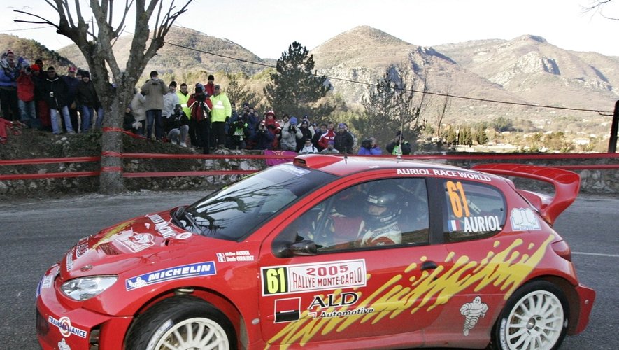 Didier Auriol, ici au volant d'une Peugeot 206 WRC au Monte Carlo 2005, estime sa participation au Rallye du Rouergue peu probable cette année.
