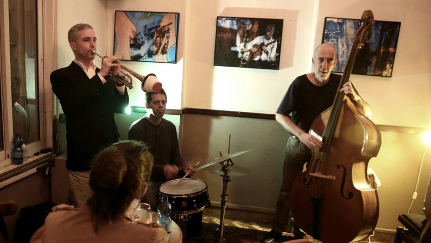 Le quartet "Olden You", joue dans le club de jazz à Tel Aviv, le 5 avril 2016