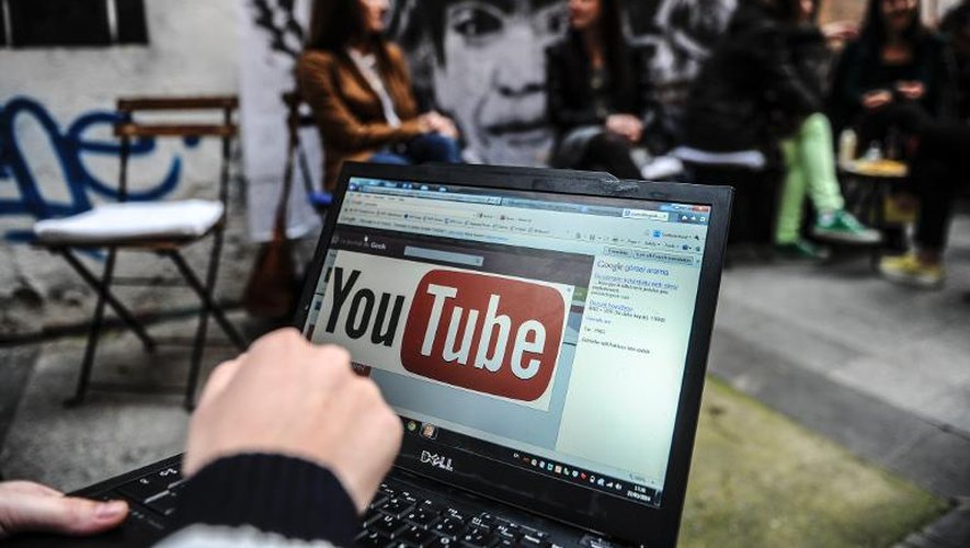 Le logo de Youtube sur un ordinateur, à Istanbul le 27 mars 2014
