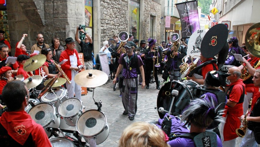 Les musiciens, majorettes et danseurs venus de toute l’Europe ont donnés le tempo de  la fête dans les rues de la ville.