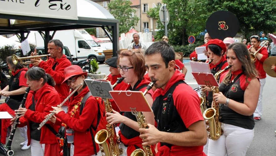 Les musiciens, majorettes et danseurs venus de toute l’Europe ont donnés le tempo de  la fête dans les rues de la ville.