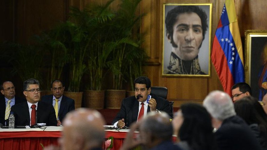 Le président vénézuelien Nicolas Maduro tient une réunion avec l'opposition, le 10 avril 2014 à Caracas