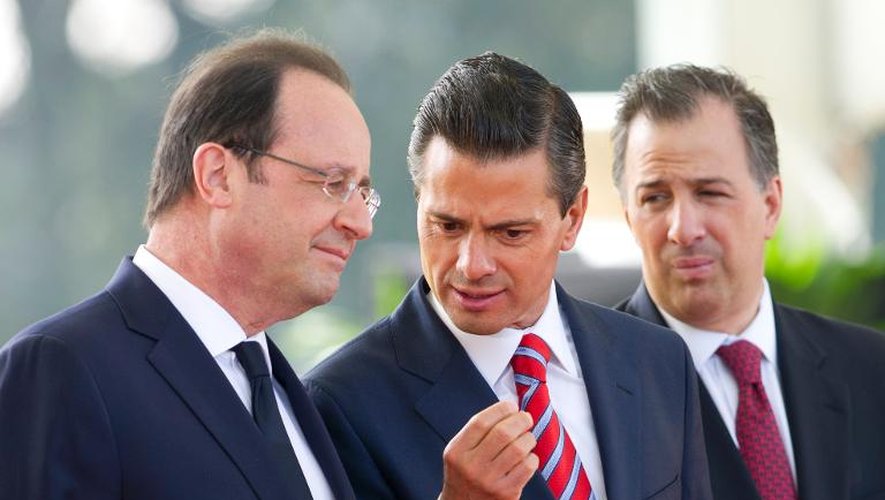Le président Francois Hollande, son homologue mexidain Pena Nieto et le ministre mexicain des Affaires étrangères Jose Antonio le 10 avril 2014 à Mexico