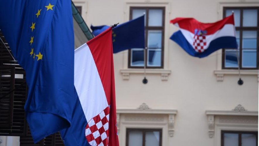 Des drapeaux croates et européen à Zagreb, le 29 juin 2013