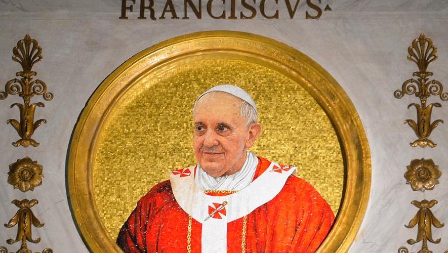 Mosaïque représentant le pape François sur la Basilique Saint Paul à Rome, le 10 avril 2014