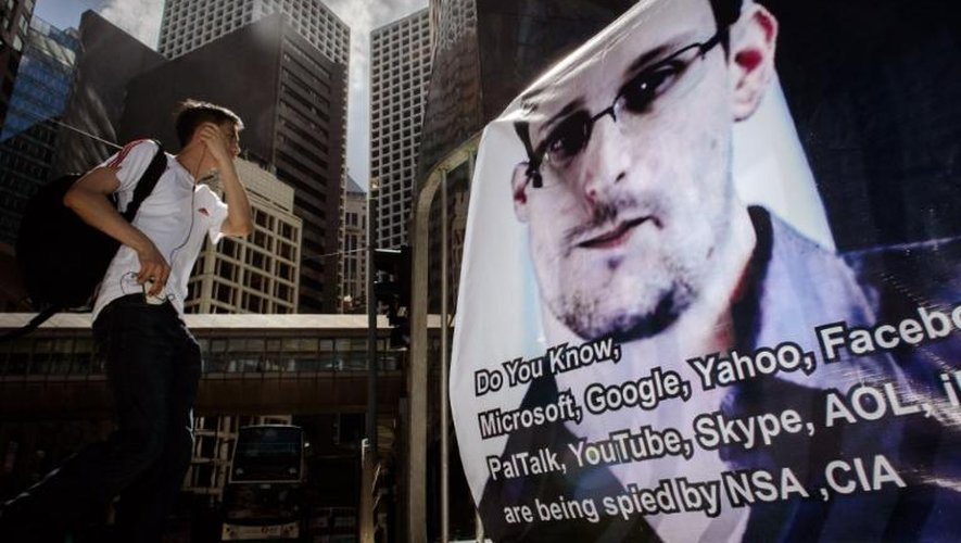 Affiche de l'ancien consultant de la NSA Edward Snowden, à l’origine des révélations sur Prism, le 18 juin 2013 à Hong Kong