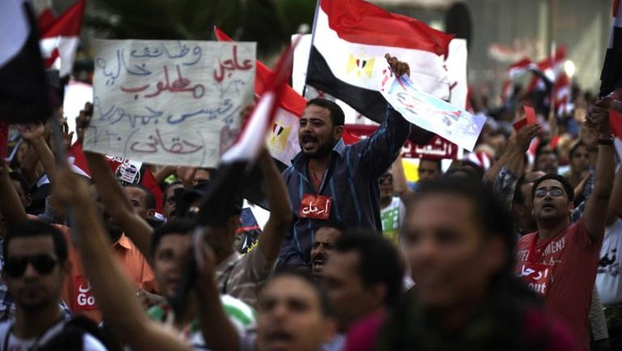 Des manifestants anti-Morsi place Tahrir, au Caire, le 30 juin 2013