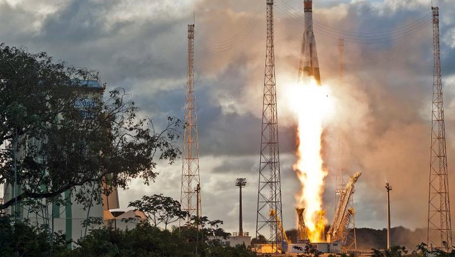 Lancement de satellite par un fusée Soyouz à Kourou, en Guyane française, le 3 avril 2014