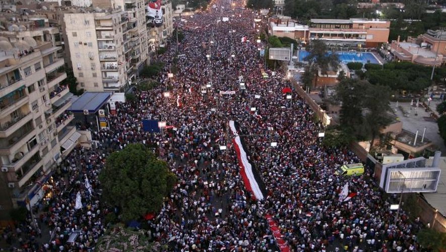 Des centaines de milliers de personnes manifestent contre le président Morsi, le 30 juin 2013 au Caire