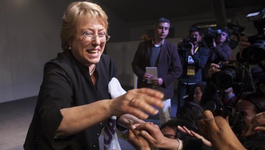 Michelle Bachelet acclamée par ses partisans le 30 juin 2013 à Santiago