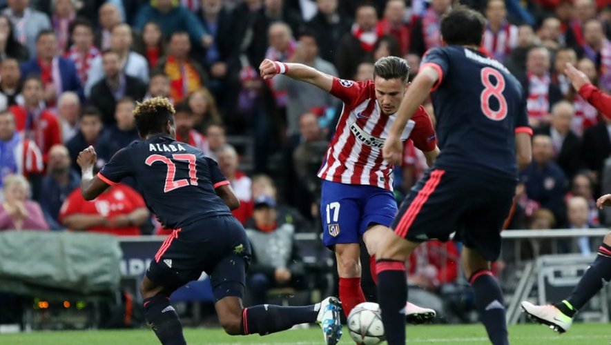 Saul Niguez (Atletico) enroule une frappe qui perfore la défense du Bayern Munich à Vicente-Calderon, le 27 avril 2016