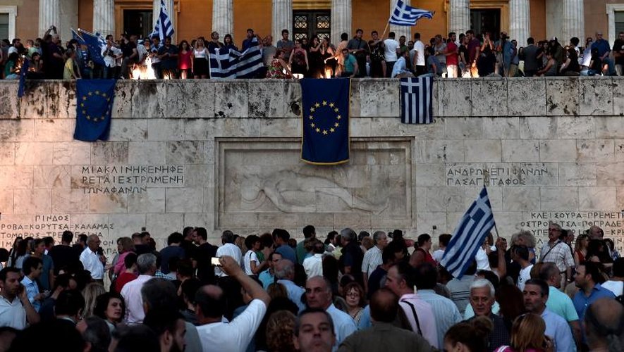 Rassemblement à Athènes devant le parlement pour défendre le maintien de la Grèce dans l'euro, le 18 juin 2015