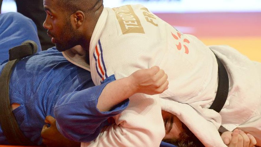 Le judoka Teddy Riner (d) contre le Géorgien Levani Matiashvili au Masters Mohammed VI le 24 mai 2015 à Rabat