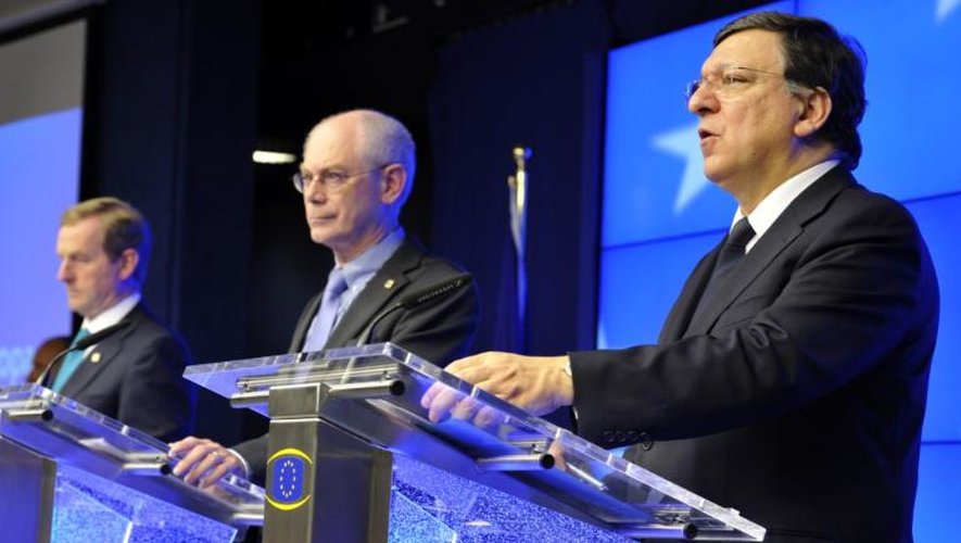 Le président de la Commission européenne, José Manuel Barroso (d), et le président du Conseil européen, Herman Van Rompuy, le 28 juin 2013 au siège de l'UE à Bruxelles