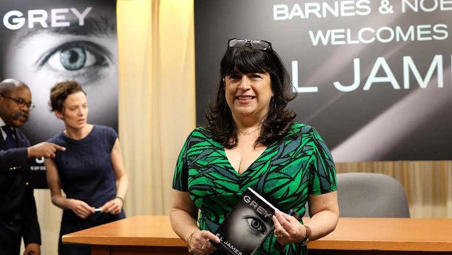 L'auteure britannique de Fifty Shades of Grey, E.L James pose le 18 juin 2015 à New York