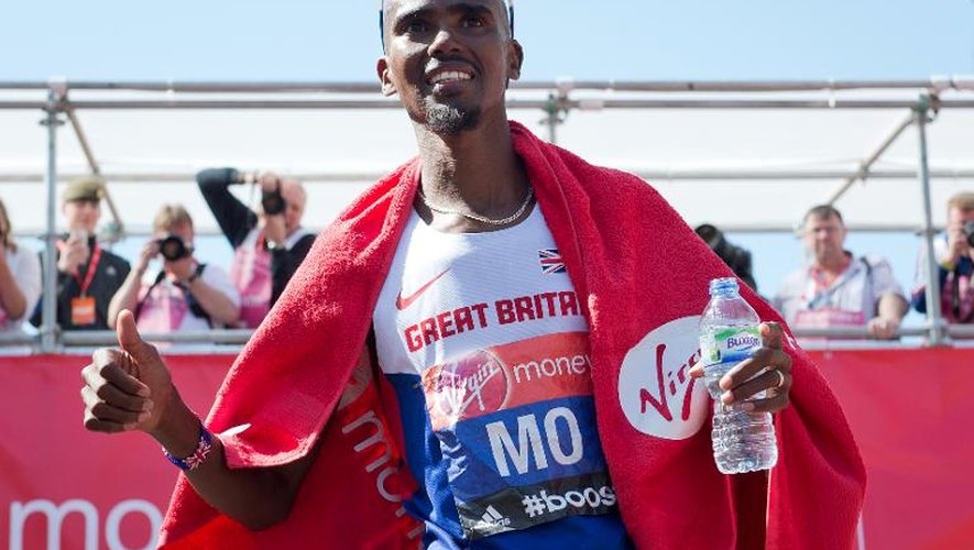 Le Britannique Mo Farah à l'arrivée du Marathon de Londres le 13 avril 2014 à Londres