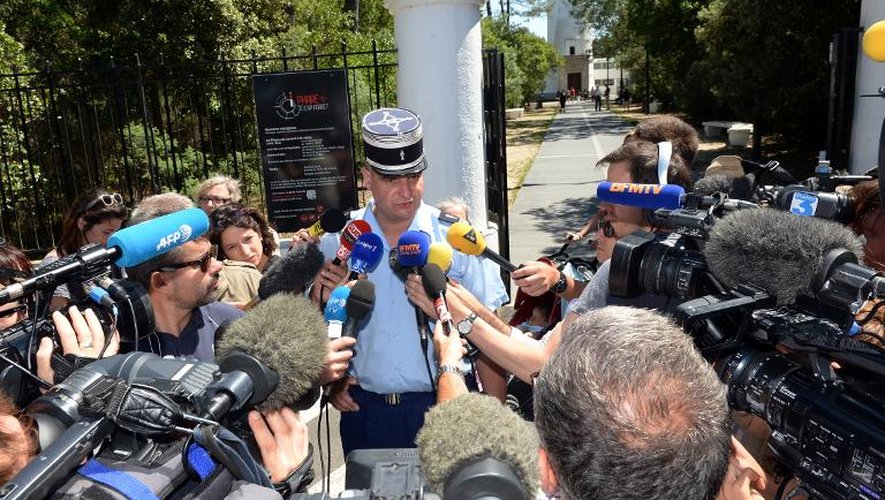 Le commandant de gendarmerie de Gironde, Jean-Philippe Viadalo, parle à la presse à Lège-Cap-Ferret, le 19 juin 2015