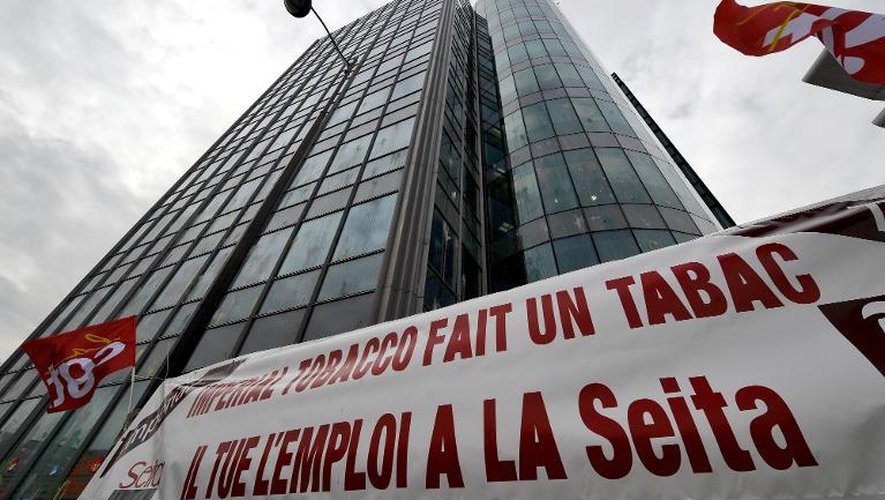 Une banderole déployée à l'occasion d'une manifestation de salariés en 2008 à Paris après la reprise d'Altadis par le groupe Imperial Tobacco