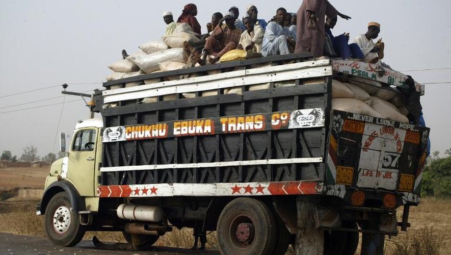 Des paysans sur un camion le 2 février 2006 à Kaduna