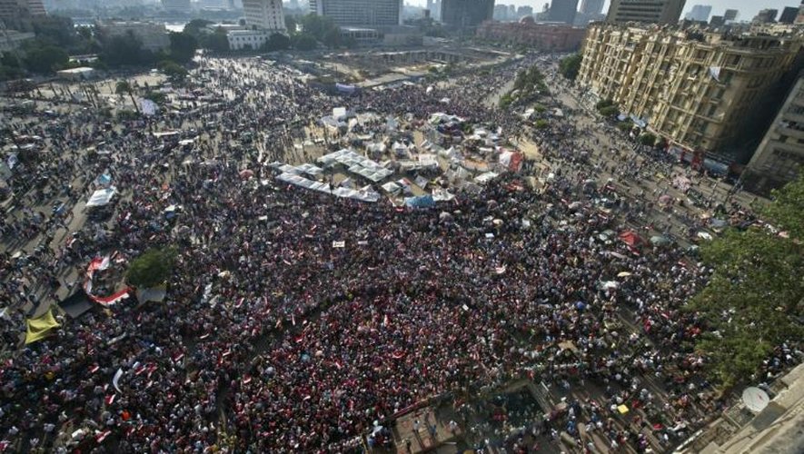 Des opposants au président Mohamed Morsi manifestent place Tahrir au Caire, le 2 juillet 2013