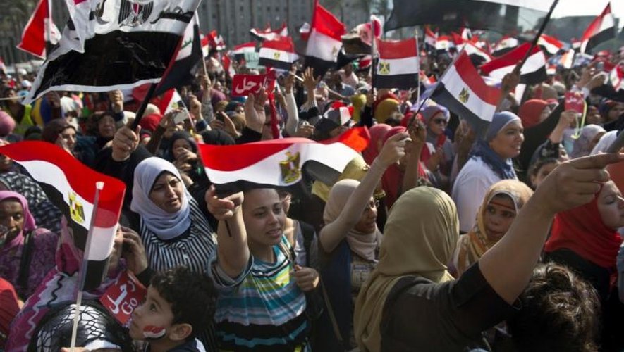 Des femmes manifestent contre le président égyptien Mohamed Morsi, le 2 juillet 2013 sur la place Tahrir du Caire