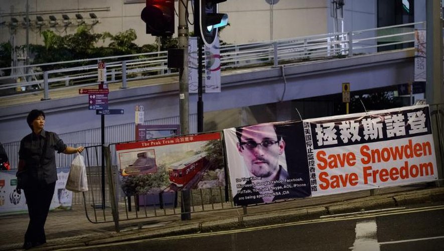Une banderole de soutien à Edward Snowden dans une rue de Hong Kong, le 17 juin 2013