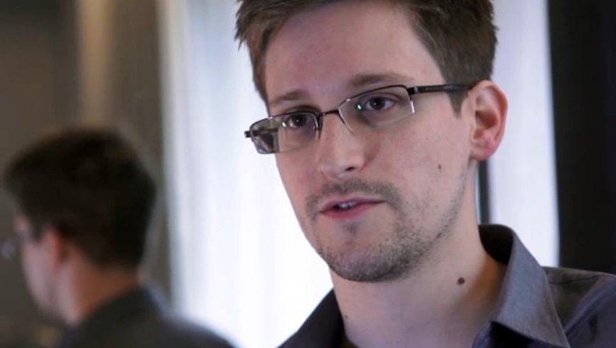 Capture d'écran d'une interview vidéo d'Edward Snowden, réalisée par The Guardian le 6 juin 2013