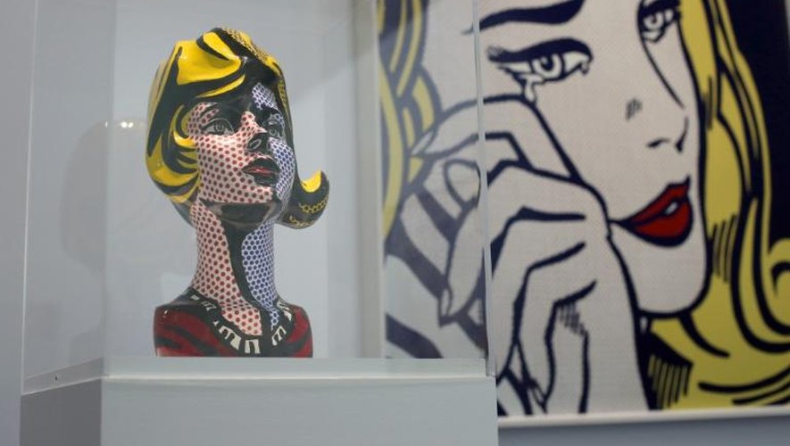 Les oeuvres "Blonde" (g) et "Crying girl" de l'artiste américain Roy Lichtenstein exposées au Centre Georges Pompidou, le 30 juin 2013 à Paris
