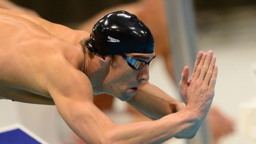Le nageur américain Michael Phelps s'apprête à prendre le relais du 4x100m nage aux jeux Olympiques de Londres, le 4 août 2012