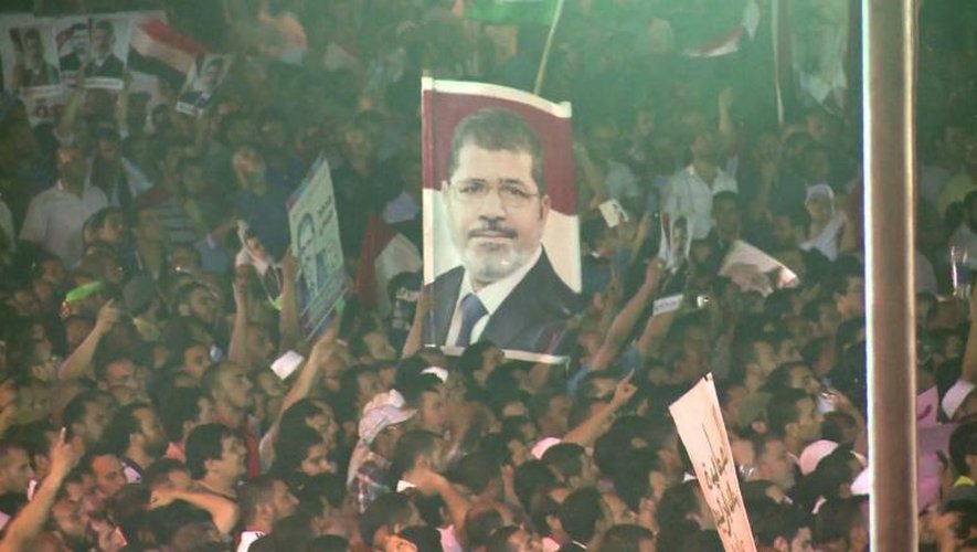 Egypte: Mohamed Morsi se drape dans sa "légitimité"