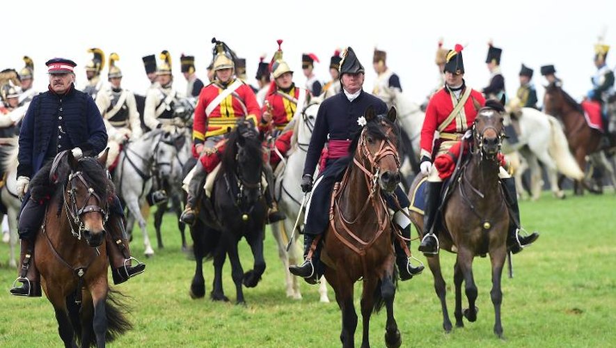 Le Néo-Zélandais Alan Larsen, choisi pour jouer le rôle du duc de Wellington, mène ses troupes aux combats lors des répétitions de la reconstitution de la bataille de Waterloo, le 19 juin 2015