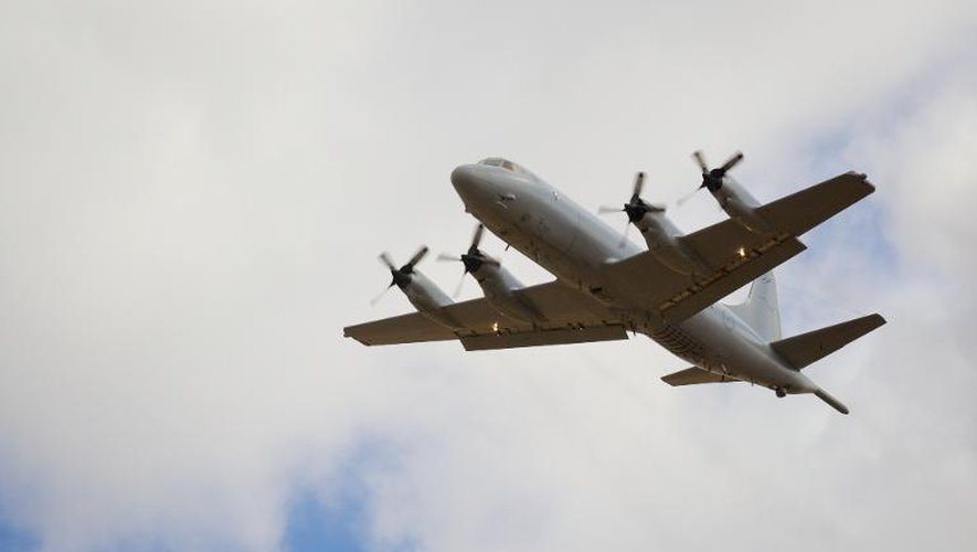Un avion de l'armée de l'air australienne décolle de Bullsbrook le 16 avril 2014 pour participer aux recherches du vol MH370