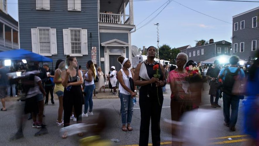 Rassemblement près de l'église Emmanuel à Charleston le 19 juin 2015 après la tuerie raciste qui a fait 9 morts