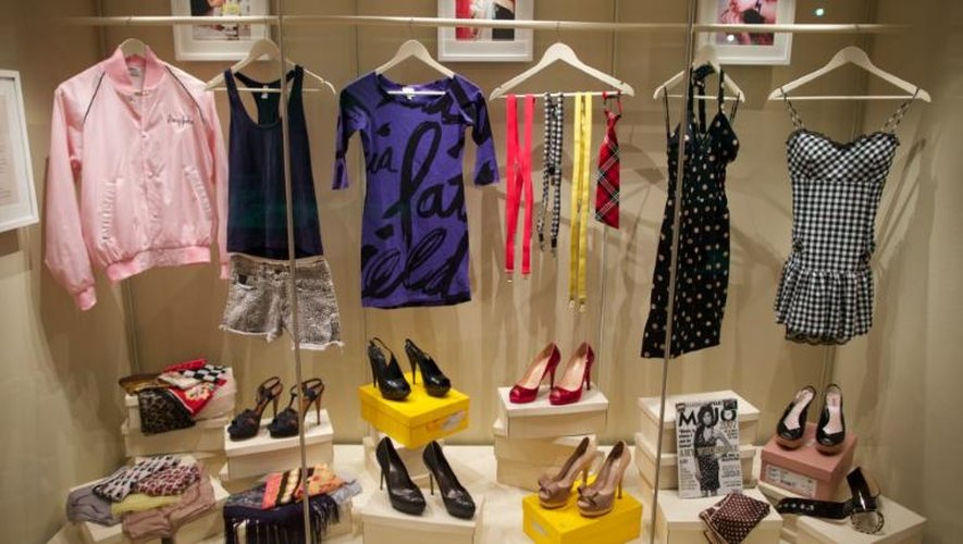 Des vêtements et des accessoires de la chanteuse Amy Winehouse exposés au Musée juif de Londres, le 2 juillet 2013