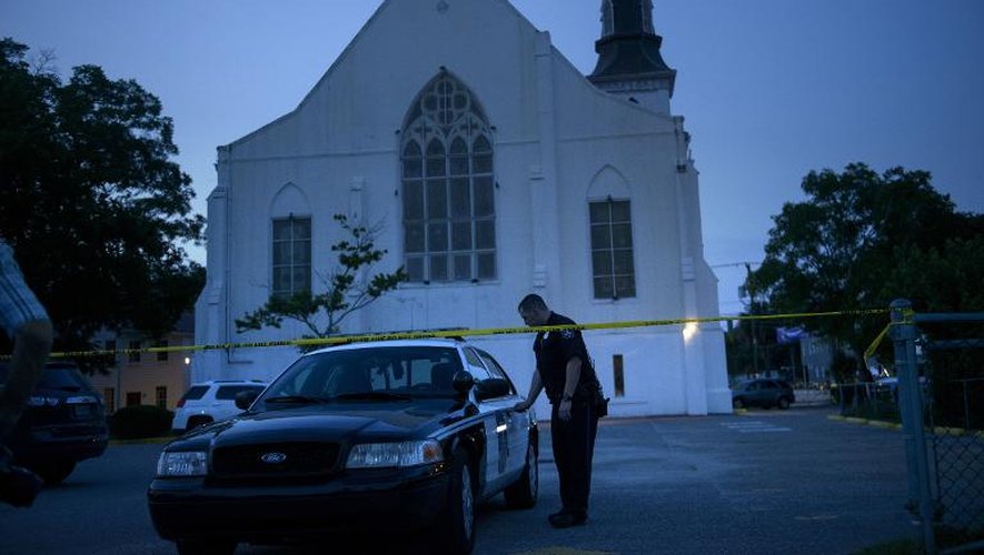 Surveillance policière le 20 juin 2015 autour de l'église de Charleston où s'est déroulé massacre raciste