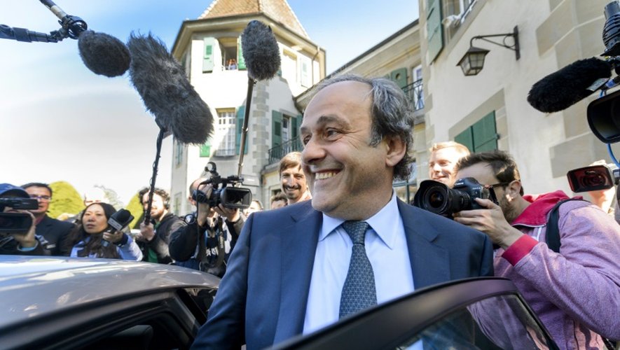 Michel Platini quitte le TAS après son audition à Lausanne, le 29 avril 2016