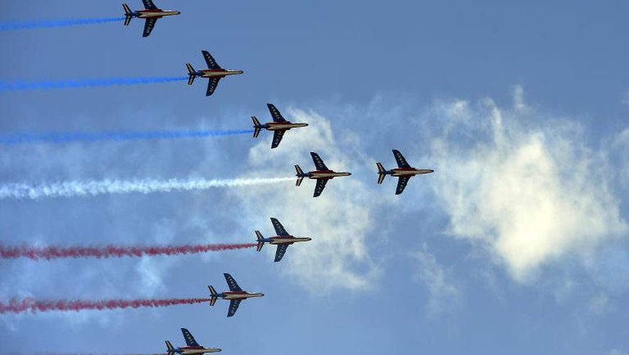 Les jets de la Patrouille de France en pleine démonstration au salon du Bourget, le 19 juin 2015