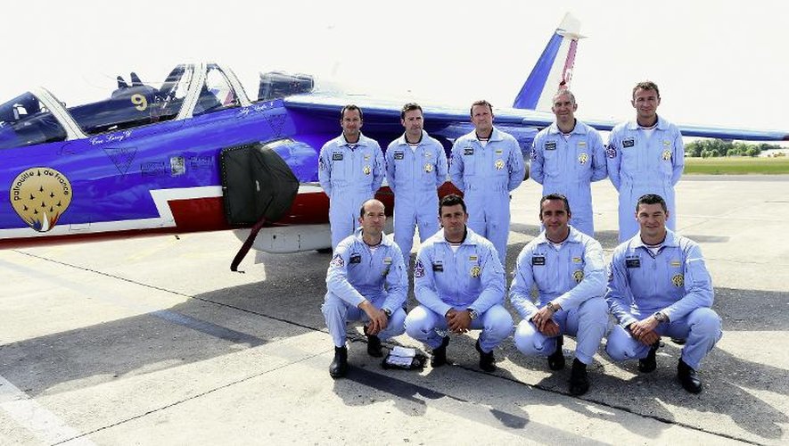 Les pilotes de la Patrouille de France posent avant une démonstration au salon du Bourget, le 19 juin 2015