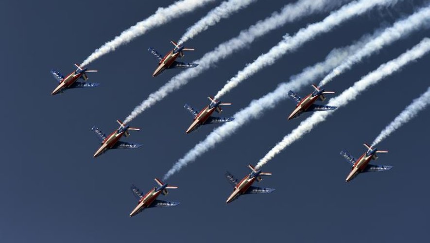 Les jets de la Patrouille de France en démonstration dans le ciel du Bourget, le 19 juin 2015
