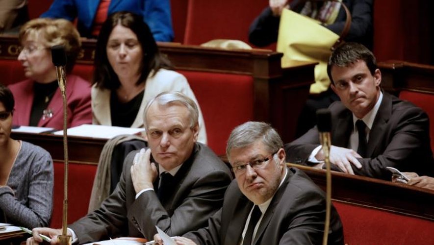 Le Premier ministre Jean-Marc Ayrault (g) et le ministre des Relations avec le Parlement Alain Vidalies (d), le 21 mai 2013 à l'Assemblée nationale à Paris