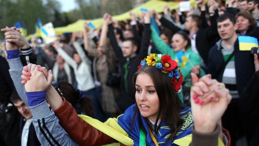 Manifestation d'Ukrainiens loyalistes le 17 avril 2014 à Donetsk