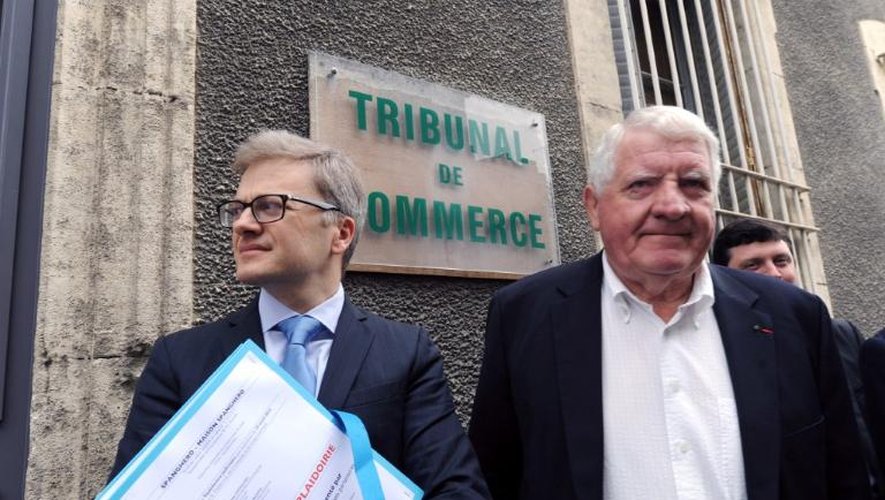 Laurent Spanghero (D) et son avocat Christophe Leguevaquesle 2 juillet 2013 devant le tribunal de commerce de Carcassonne