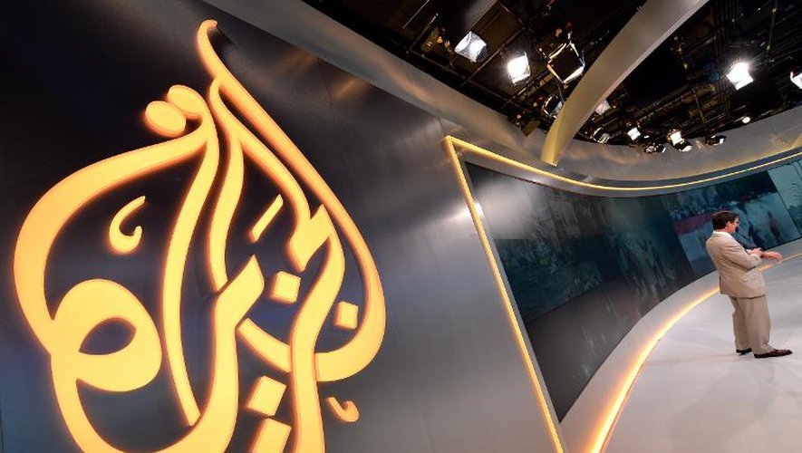 Le logo d'Al-Jazeera dans un studio de la chaîne à New York