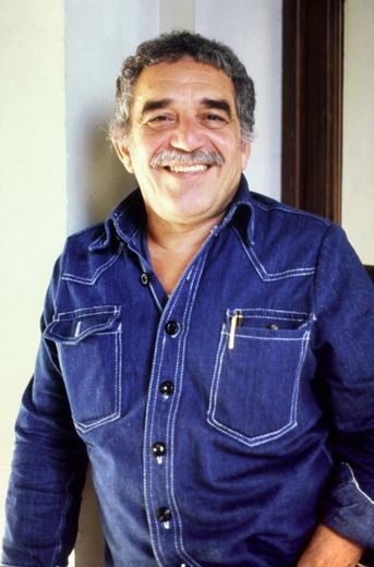 L'écrivain colombien Gabriel Garcia Marquez apprenant qu'il recevra le Prix Nobel de Littérature, à Mexico, le 19 octobre 1982