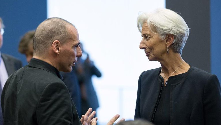 Le ministre grec des Finances Yanis Varoufakis discute avec la directrice générale du FMI Christine Lagarde, le 18 juin 2015 au Luxembourg