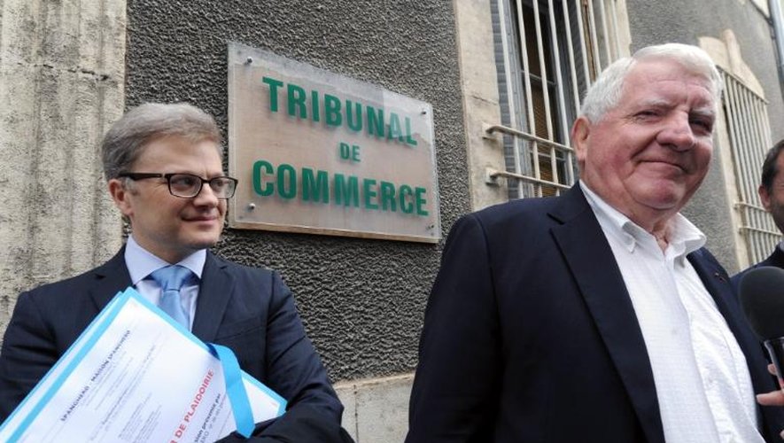 Laurent Spanghero (d) et son avocat Christophe Leguevaques, le 2 juillet 2013 devant le tribunal de commerce de Carcassonne